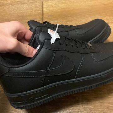 Airforce 1 Triple Black broj 44