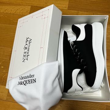 Alexandar McQUEEN Men's Oversized Sneaker in Black/White