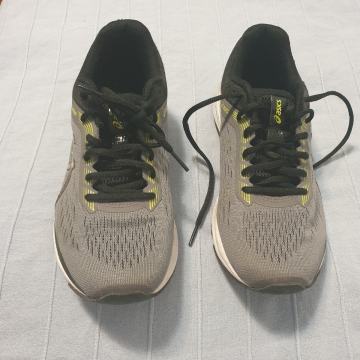Asics tenisice br. 40