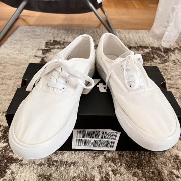 Muske Ljetne Bijele Tenisice vel. 45