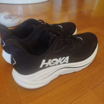Hoka Clifton 10