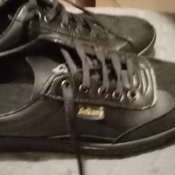 Botkamp br 40 nove kožne kvalitetne udobne tenisice