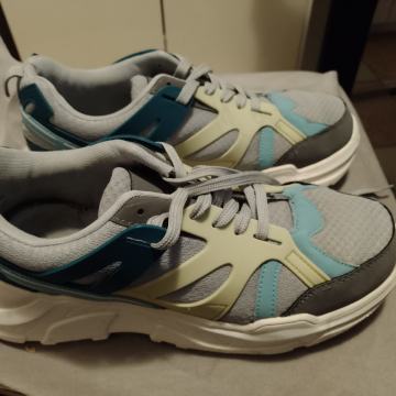 Zudio br.43 kvalitetne i udobne tenisice bez oštećenja