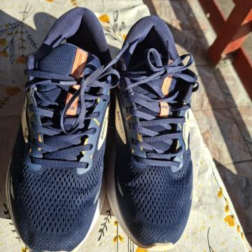 Brooks adrenaline gts 23 44EU novo