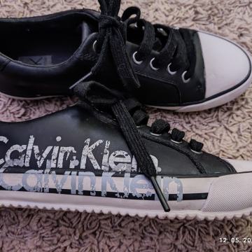 Starke kožne Calvin Klein 40