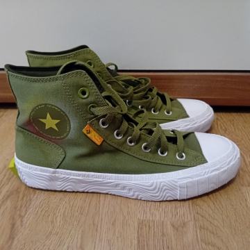 Converse starke br 41,5,ko nove!