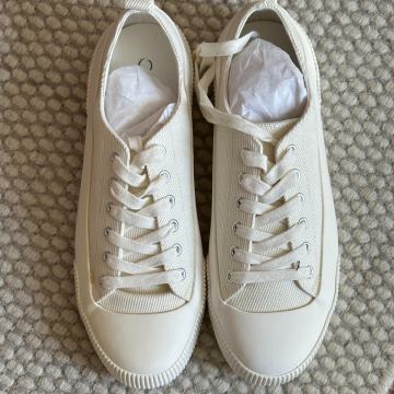 COS tenisice / br. 43 / nove s kutijom