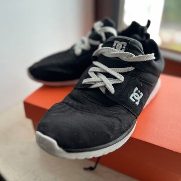 DC Uni Lite Tenisice vel. 43