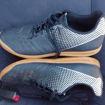 Decathlon br 40 tenisice za nogomet kvalitetne