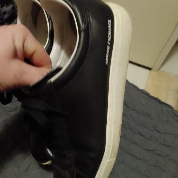 E.Armani br 42 kožne udobne tenisice