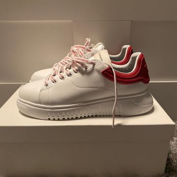 Emporio Armani broj 40