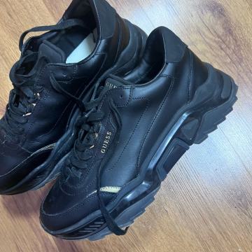 Guess kožne tenisice massa vel 42