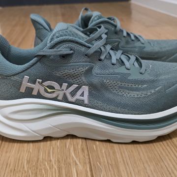 HOKA CLIFTON 10  × NOVE×