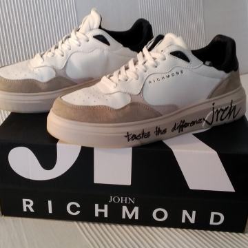 JOHN RICHMOND - PRAVE MUŠKE TENISICE - ZA ČVRST I SIGURAN HOD