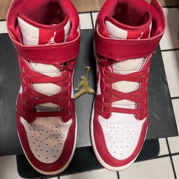 Jordan 1 High FlyEase