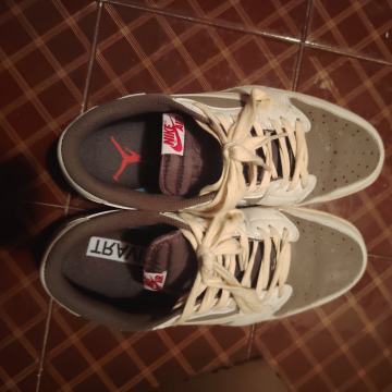 Jordan 1 low travis scott reverse mocha