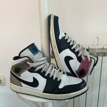 Jordan 1 Mid Heat Reactive