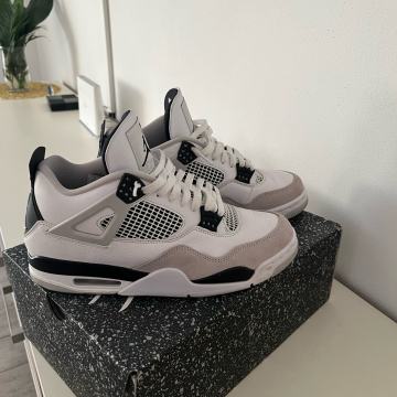 Jordan 4 Military Black 44.5