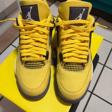 Jordan 4 Retro Lightning