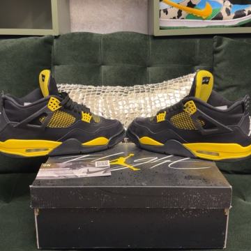 Jordan 4 retro Thunder (2023)