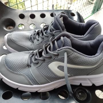 Kalenji br.45 kvalitetne udobne lagane tenisice