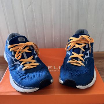 KALENJI Tenisice za Trening vel.44,5