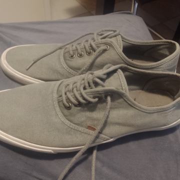 Kalifornia tenisice br 44 platnene udobne i lagane