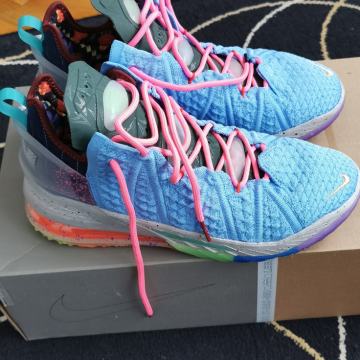 Košarkaške tenisice Lebron 18