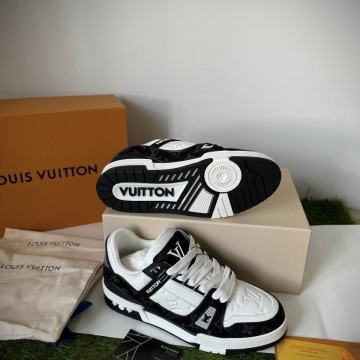 Louis Vuitton Trainer Black White