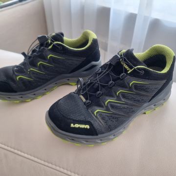 LOWA gore-tex gojzerice br 40