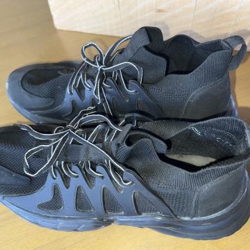 Malo nošene muške tenisice 45/46