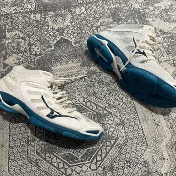 Mizuno Wave Voltage Mid tenisice broj 44.5