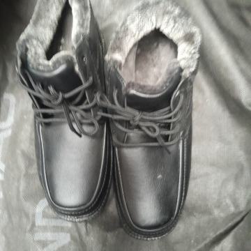 Mske nove zimske cipele sa krznom br 45