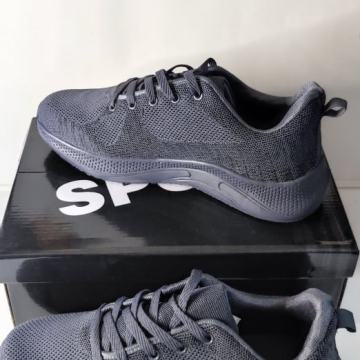 muške lagane tenisice(siva boja)