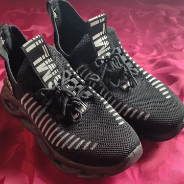 Muške tenisice, br 42