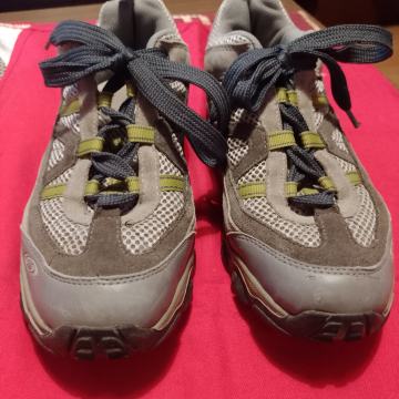 Muske tenisice. EUR 40.