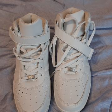 Nove muške visoke tenisice