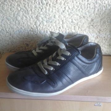 NB kožne tenisice br.44 kvalitetne udobne i lijepe