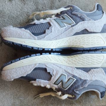 New Balance 2002R