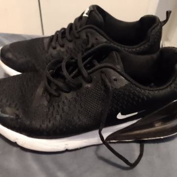 Nike air br.42 kvalitetne udobne tenisice povoljno