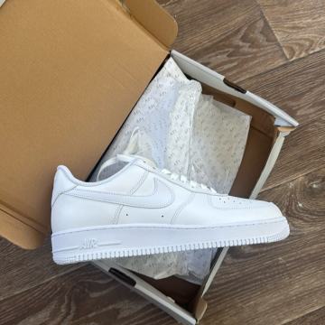 NIKE AIR FORCE 1 07, 45,5 broj
