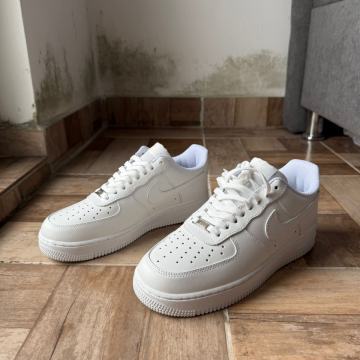 NIKE AIR FORCE 1 '07 BIJELE EU 42 (SAMO ISPROBANE)