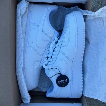 NIKE AIR FORCE 1 07’ broj 42