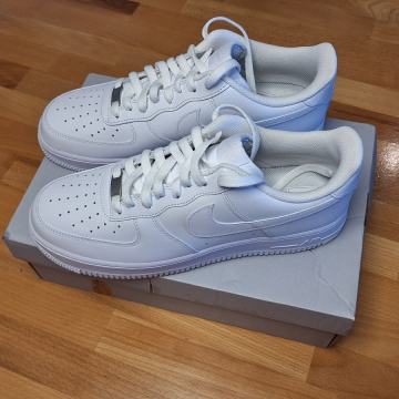 NIKE Air Force 1 '07 NOVO (EU 44.5 i EU 42.5)