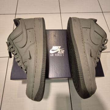 Nike Air Force 1 - LIGHT ARMY GREEN Broj:40,5