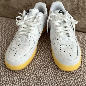 Novo, Nike AIR Force 1