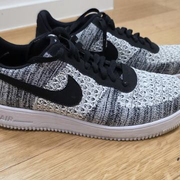 NIKE AIR FORCE FLYKNIT