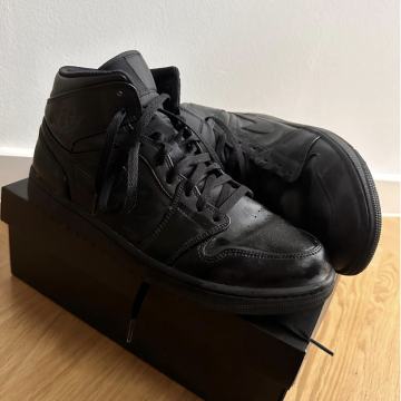 Nike Air Jordan 1 Mid – Triple Black (US 13 / EU 47,5)