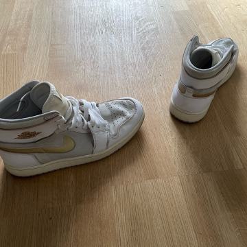 Nike Air Jordan 1 Mid Zoom tenisice broj 44.5