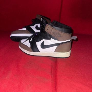 Nike Air Jordan 1 Retro 41 velicina